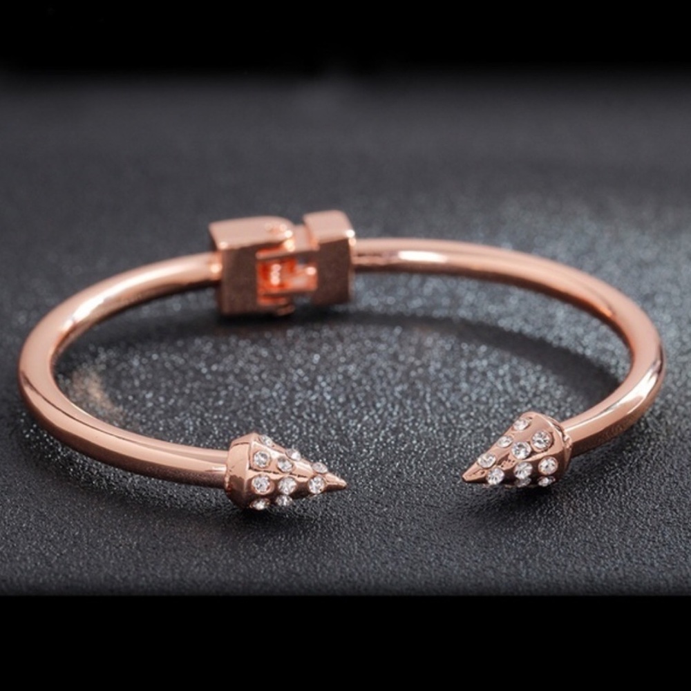 JUST INRose Gold diamond open arrow bracelet - Picture 3 of 4